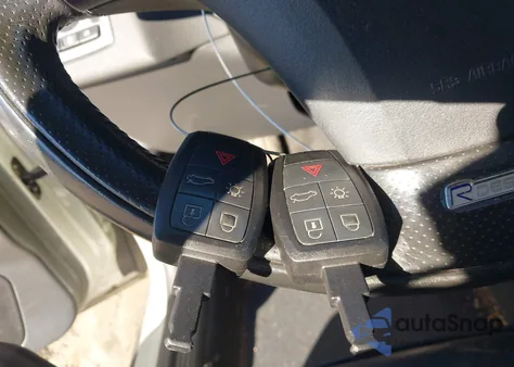 2011 Volvo C30 T5/T5 R-Design из США, поврежденный, VIN YV1672MK0B2192146